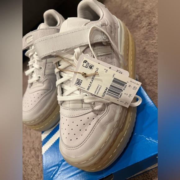 New Triple Platform Low Adidas - Picture 3 of 6